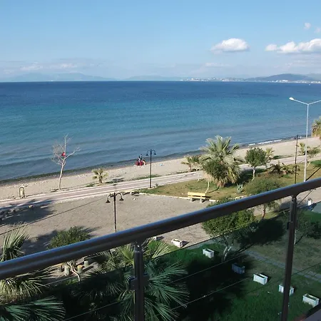 Holiday Ξενοδοχείο *